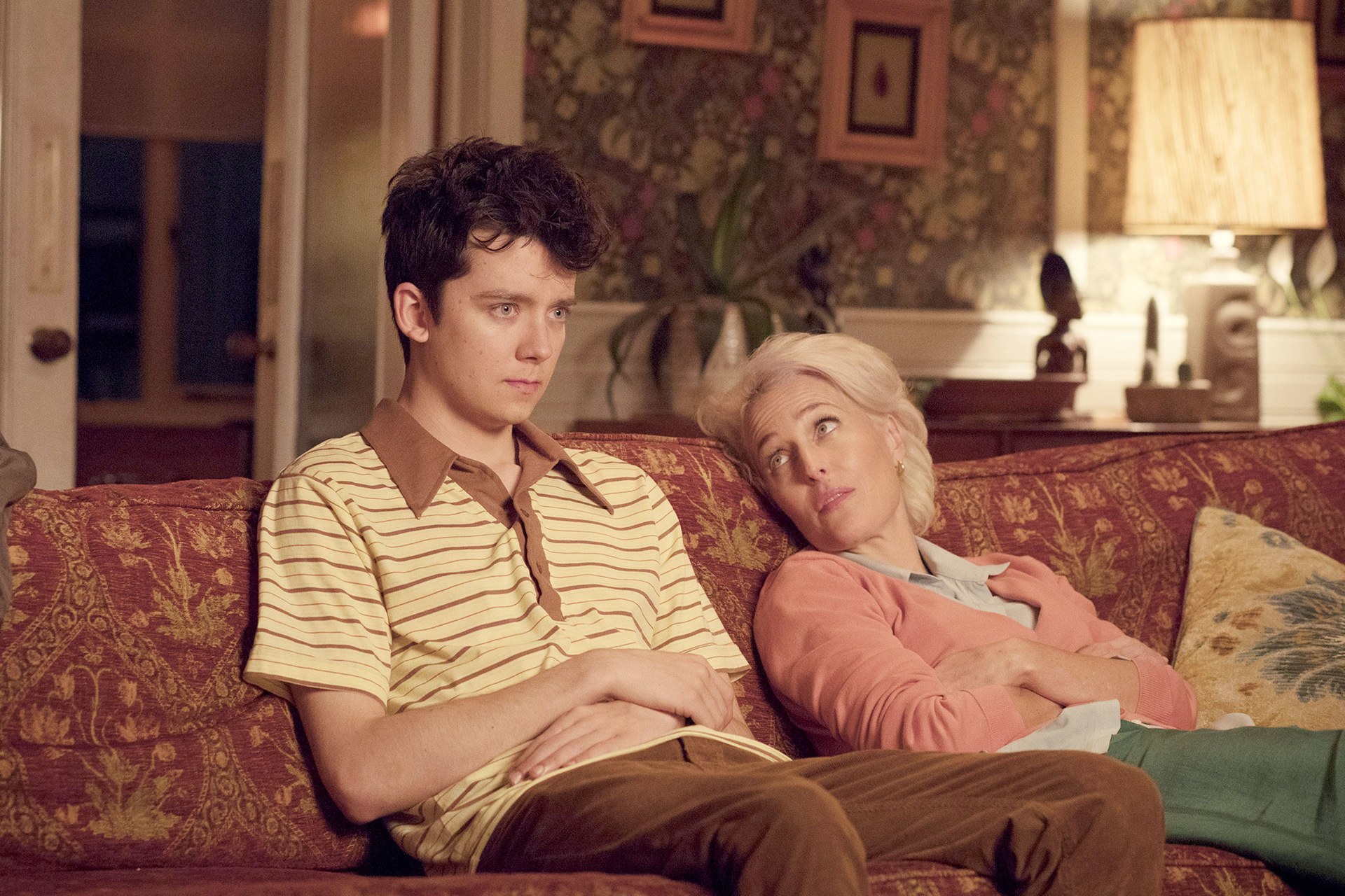 Gillian Anderson & Asa Butterfield in Sex Education